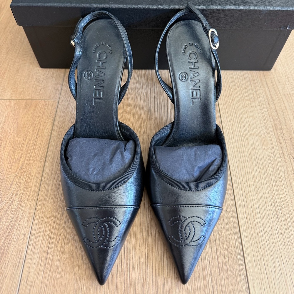 CHANEL Black Leather Pointed-Toe Slingback Heels